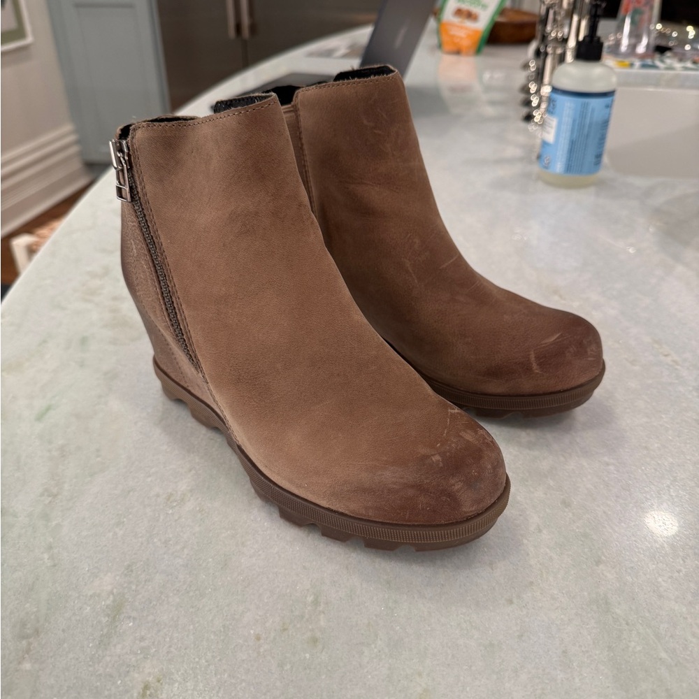Sorel Joan of Arctic Wedge II Zip Ankle Boots ~ LIKE NEW!